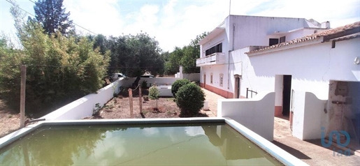 Home / Villa with 5 Rooms in Faro with 218,00 m²