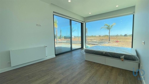 Fifth with 4 Rooms in Faro with 145,00 m²