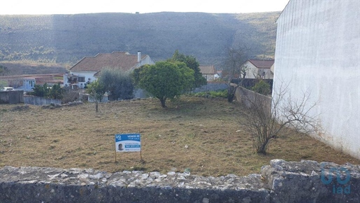 Construction land in Leiria with 411,00 m²