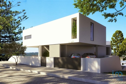 Home / Villa with 6 Rooms in Leiria with 362,00 m²