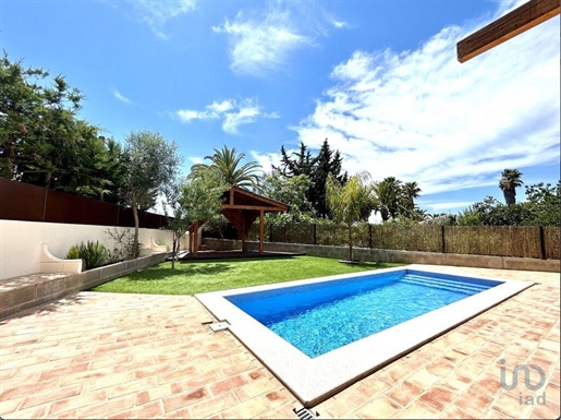 Home / Villa with 2 Rooms in Faro with 150,00 m²