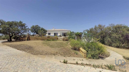Fifth with 3 Rooms in Faro with 171,00 m²