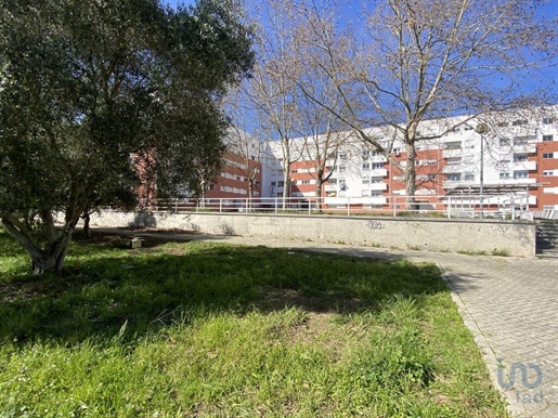 Apartment with 4 Rooms in Setúbal with 122,00 m²