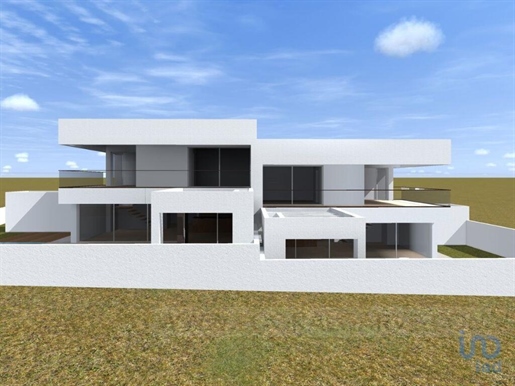 Home / Villa with 4 Rooms in Faro with 240,00 m²