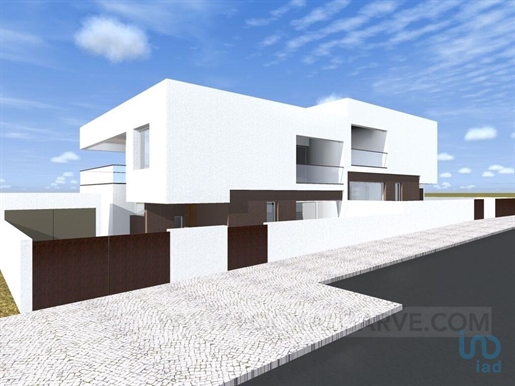 Home / Villa with 4 Rooms in Faro with 240,00 m²