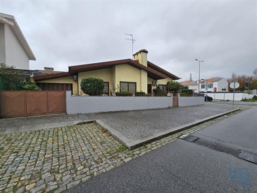 House with 3 Rooms in Porto with 208,00 m²