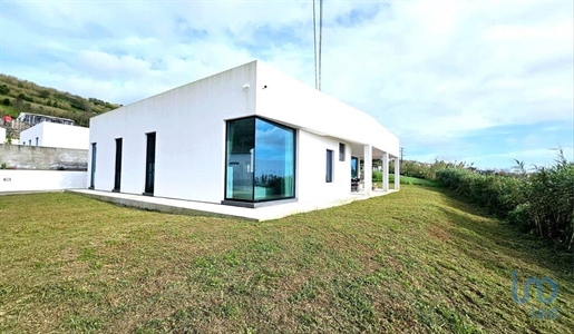 Casa T4 em Açores de 208,00 m²