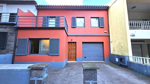 Casa de Cidade T4 em Açores de 165,00 m²