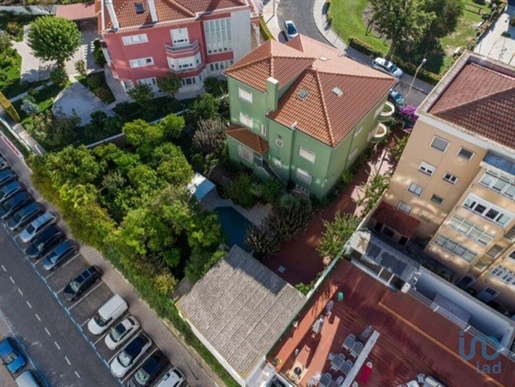 Home / Villa with 5 Rooms in Lisboa with 550,00 m²