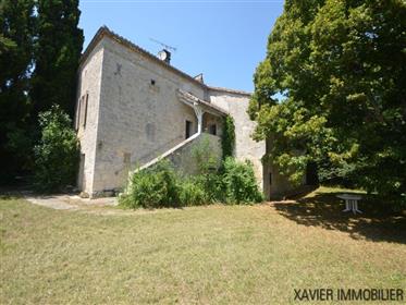 Beautiful Quercy stone house with swimming pool, located in a hamlet at 5 minutes from Montaigu-de-Q