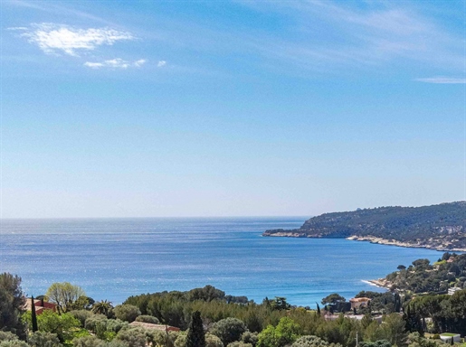 Sea view property, 4 bedrooms and type 2 secondary house in Cassis