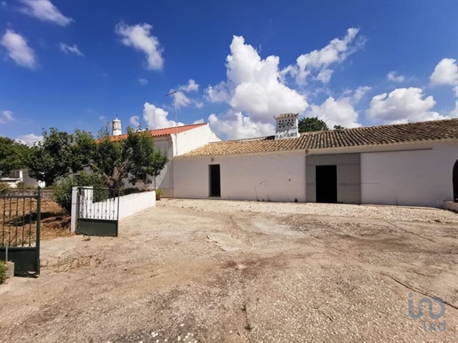 Home / Villa with 3 Rooms in Faro with m²