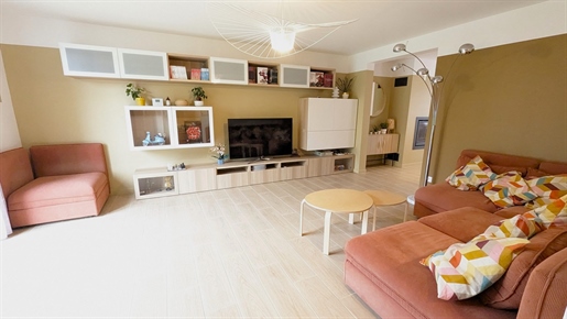 Villa 4 bedrooms - living room 84 m². 786 m² of land