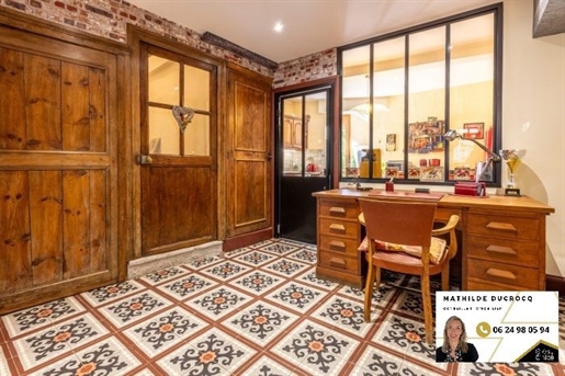 Large house - possibility of 2 accommodations or guest room.
