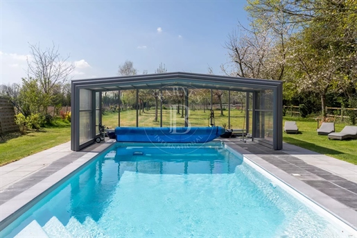 Proche Honfleur, propriété aux beaux volumes avec piscine et parc de 4 ha