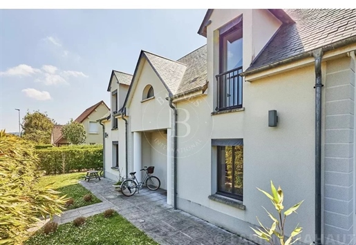 Deauville - 800m (875 yards) from the beach 4-bed villa with 636m² (6,846 sq ft) garden