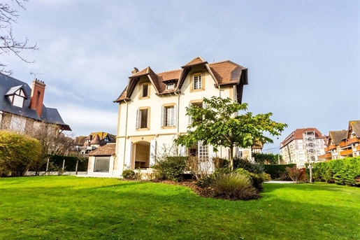 Deauville Triangle d'Or, superbe villa avec son jardin clos de 1.000 m² et piscinable