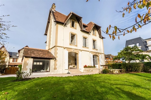 Deauville Triangle d'Or, superbe villa avec son jardin clos de 1.000 m² et piscinable