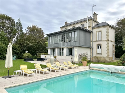 Caen Nord, 19th century seaside villa (212m²/2,282 sq ft) with a swimming pool and a 2,013m² (0.50 a