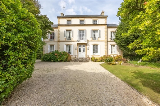 Caen Nord, 19th century seaside villa (212m²/2,282 sq ft) with a swimming pool and a 2,013m² (0.50 a