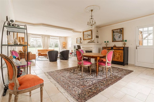 Moyaux - 250m² (2,260 sq ft) Norman house - indoor swimming pool
