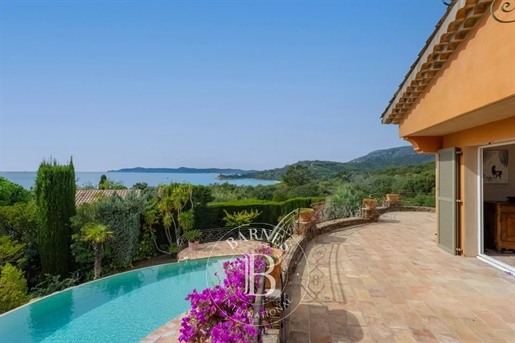 Le Lavandou - Sea view - 5 bedrooms - swimming pool - walking distance to the beach