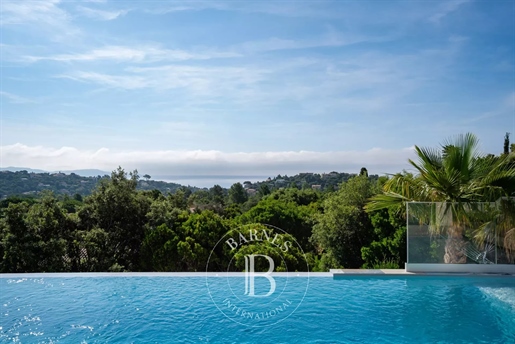 Cavalaire-Sur-Mer - Contemporary villa with sea view