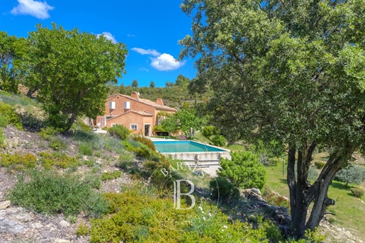 Le Beausset, beautiful property of 6 ha, house 250 m², 5 bedrooms, swimming pool,