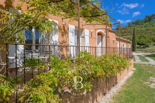 Le Beausset, beautiful property of 6 ha, house 250 m², 5 bedrooms, swimming pool,