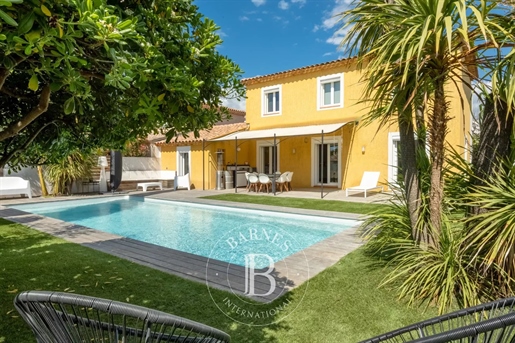 Saint-Cyr/Mer - between the beach and the village - charming villa - 4 bedrooms - swimming pool