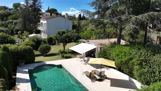 At the gates of Mougins - Quiet family villa with sea view