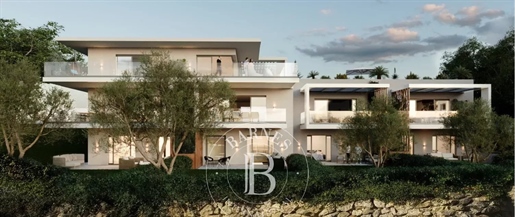 Biot - Contemporary villa on 2 levels - pool