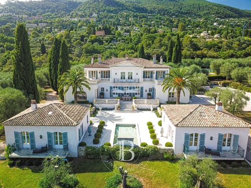 Grasse - Prestigious estate of approx. 6 hectares - 4 villas - 2 pools