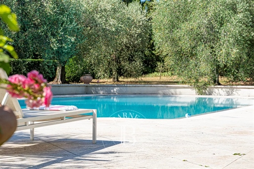 Grasse - Domaine prestigieux d'environ 6 hectares - 4 villas - 2 piscines