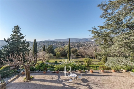 7 bedroom bastide with lovely views and 2 hectares