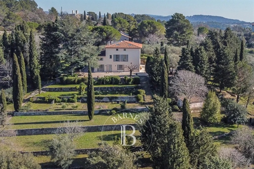 7 bedroom bastide with lovely views and 2 hectares