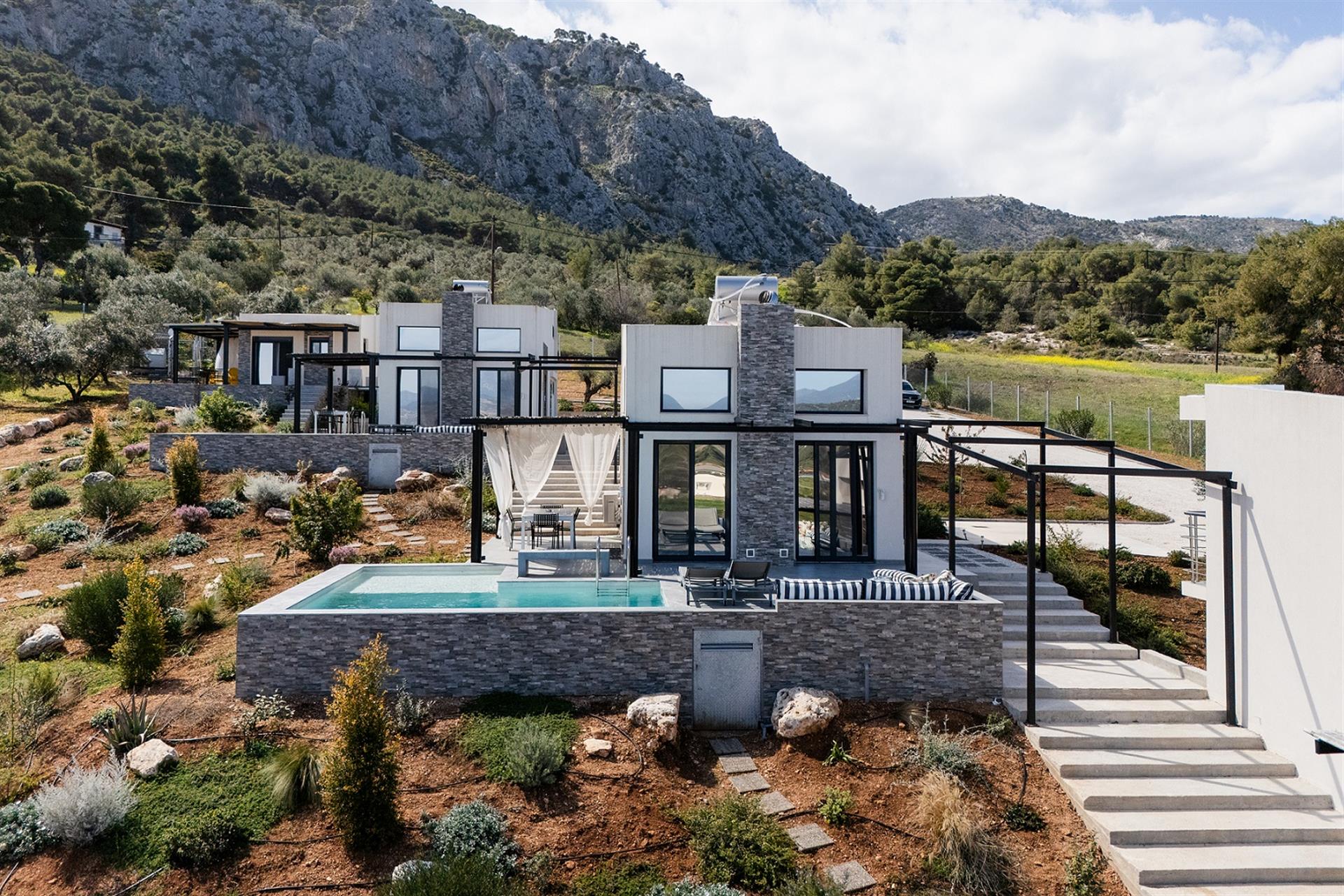 Tranquil Modern Complex 