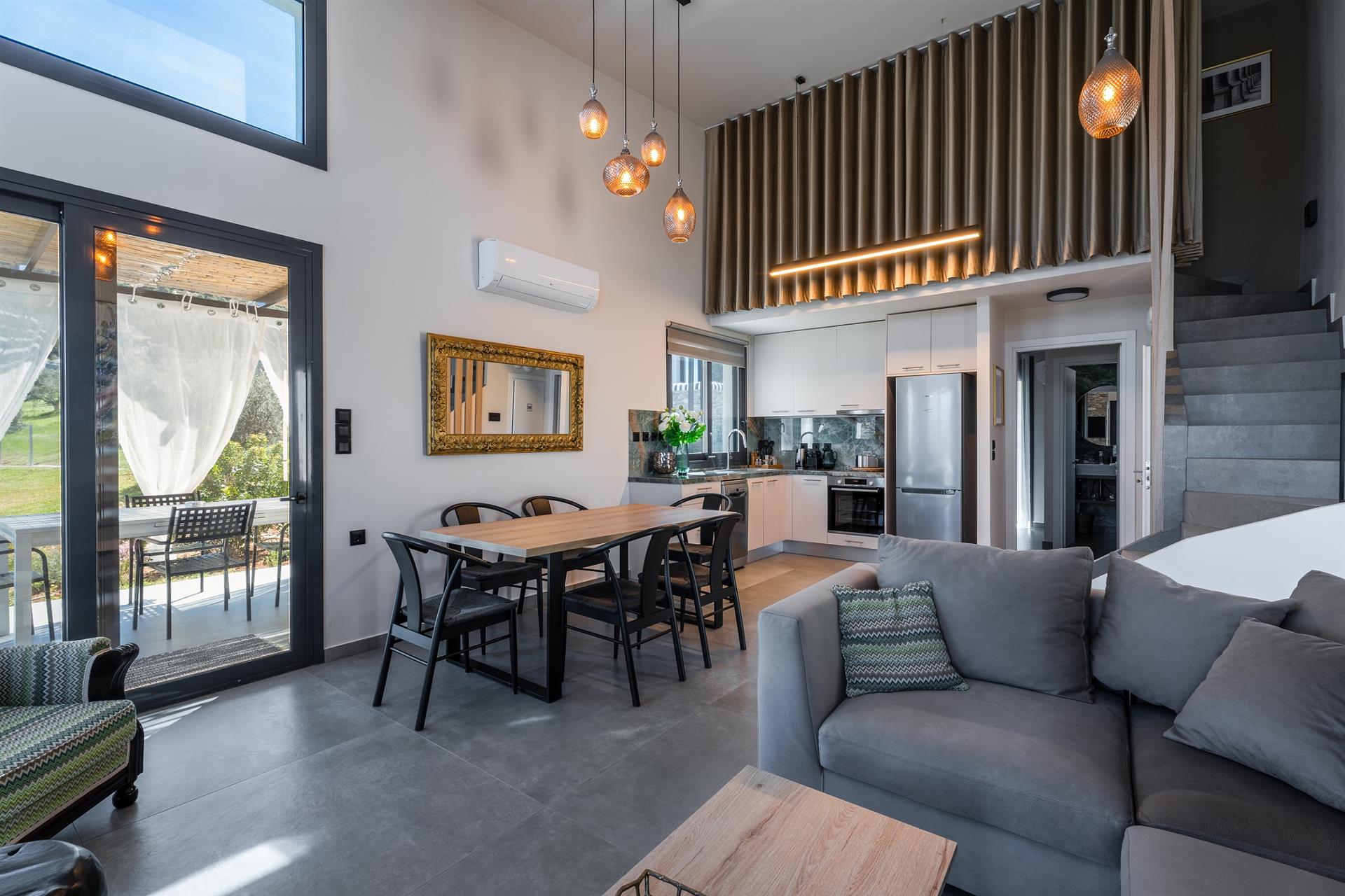 Tranquil Modern Complex 