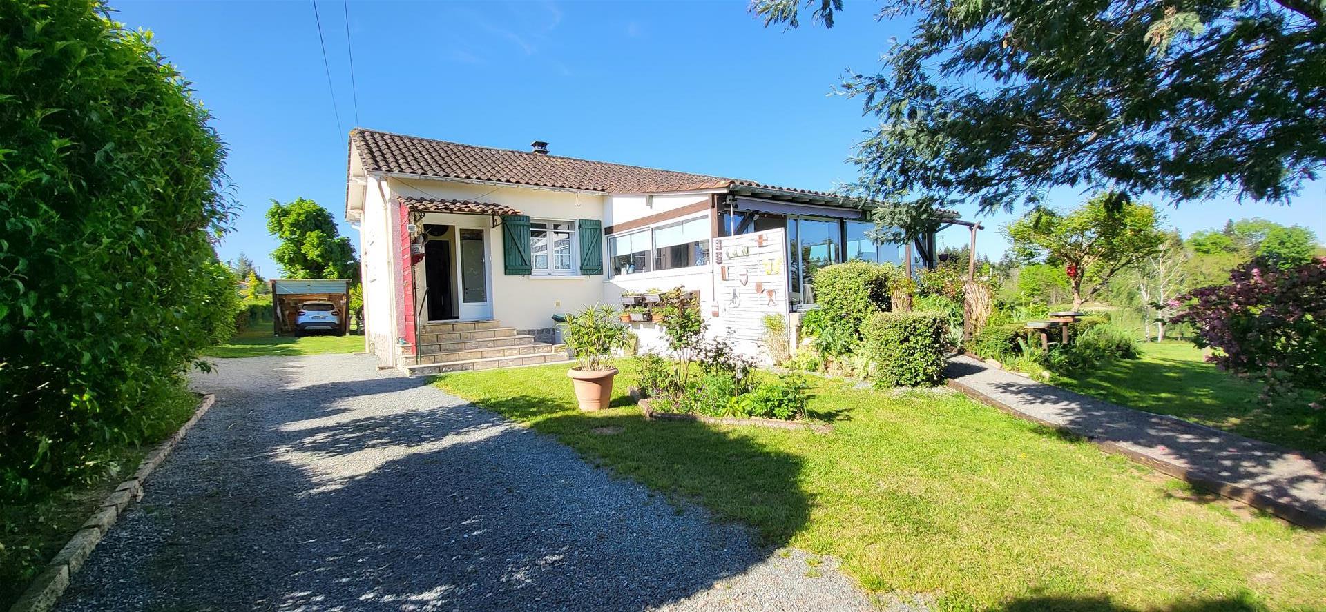 Périgord vert: single-storey house with a plot of 2000 M2 