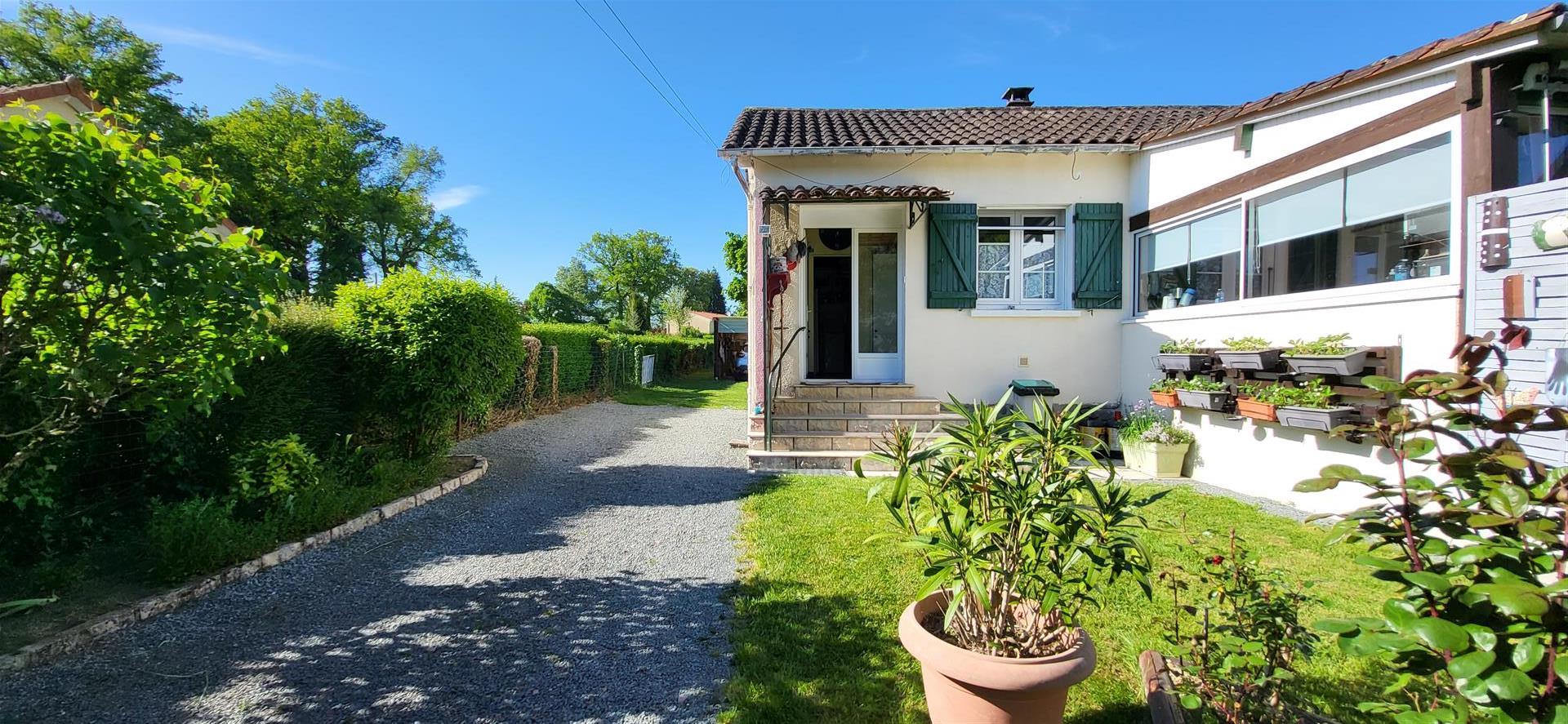 Périgord vert: single-storey house with a plot of 2000 M2 