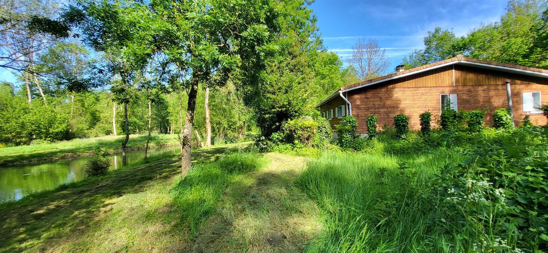 Property with a house, 6 hectares, 1 large pond and two small ponds, woods and meadows