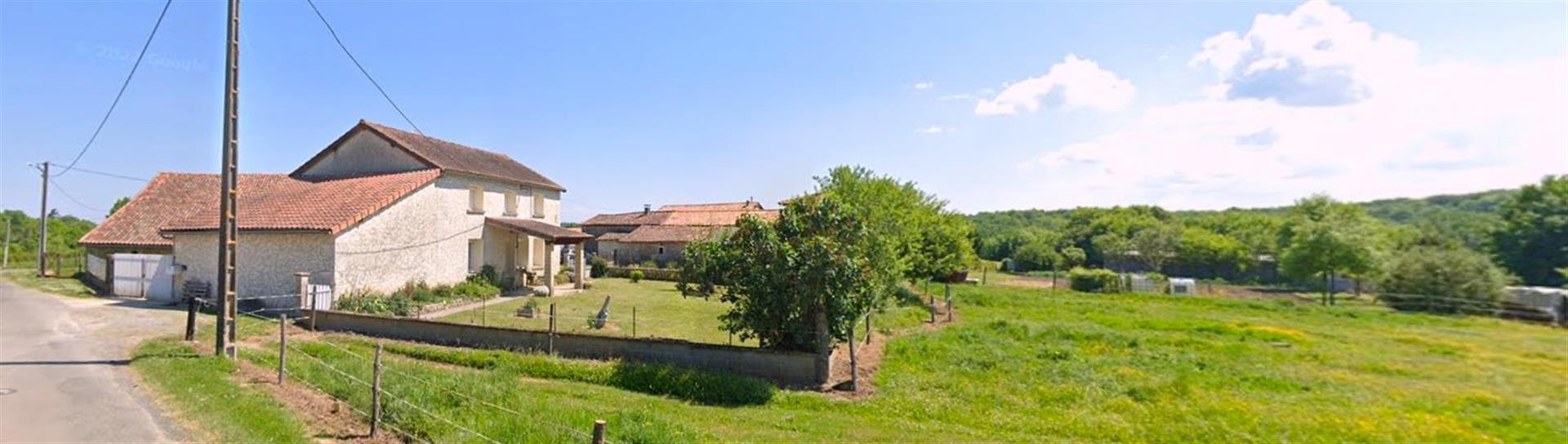 Property in the countryside with stone outbuildings, bread oven, a plot of 10200 M2