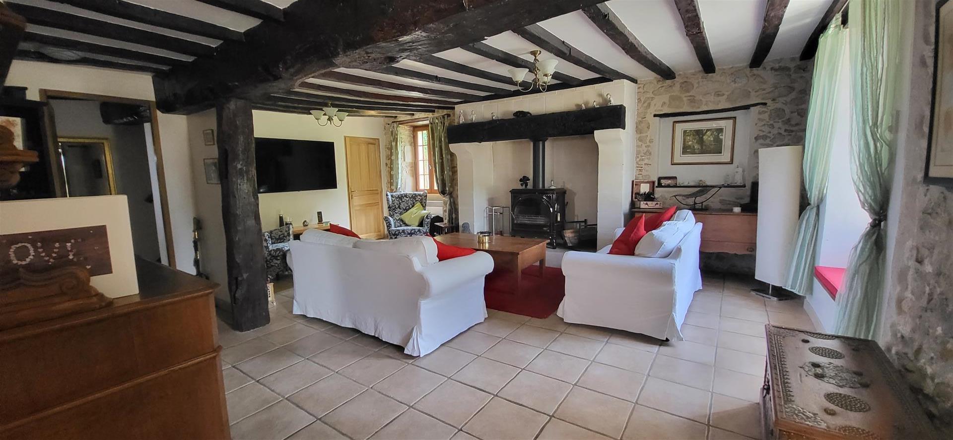 Renovated Old House With A Garden Of 1650 M2 In The Midst Of Nature 