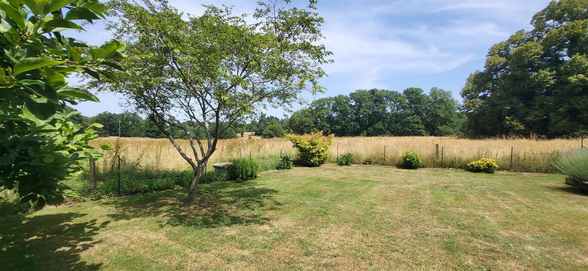 Renovated Old House With A Garden Of 1650 M2 In The Midst Of Nature 