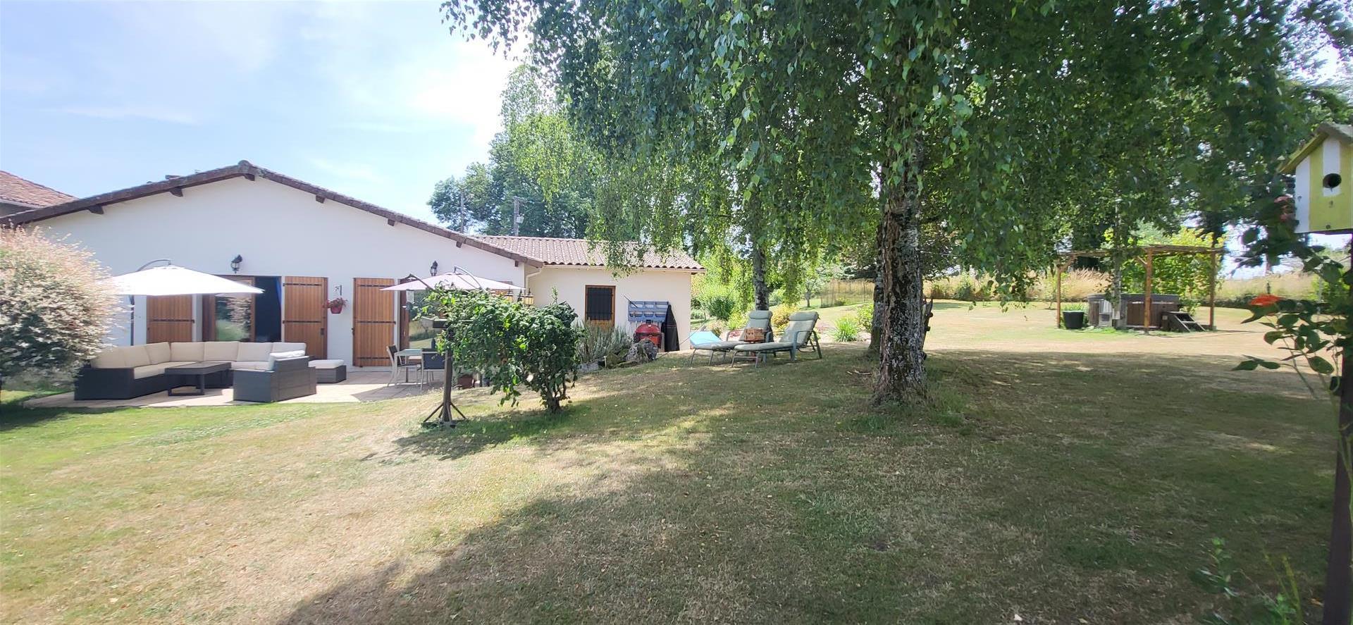 Renovated Old House With A Garden Of 1650 M2 In The Midst Of Nature 