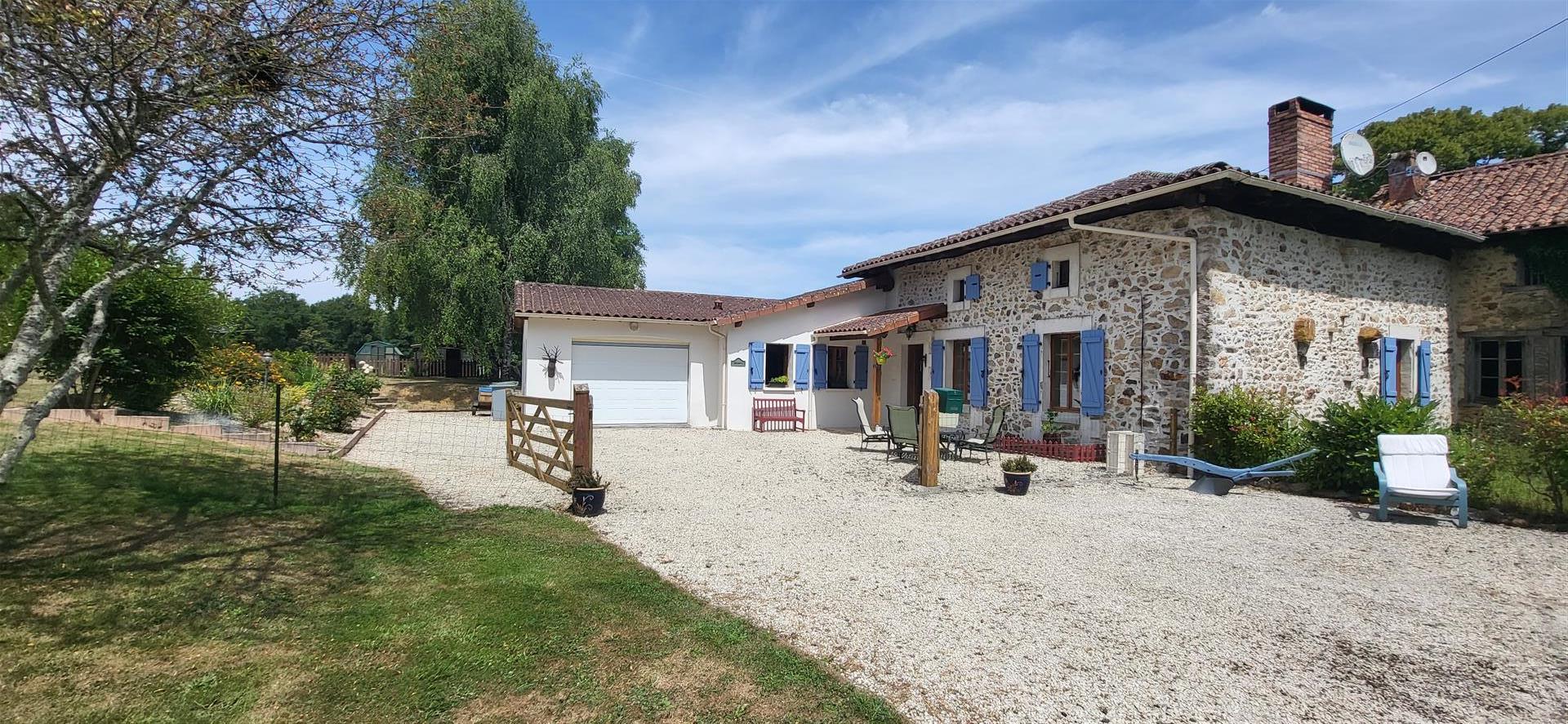 Renovated Old House With A Garden Of 1650 M2 In The Midst Of Nature 
