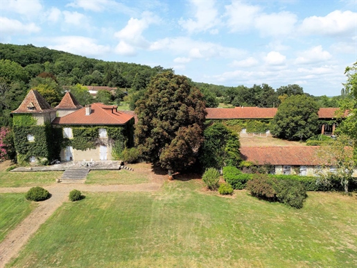 An equestrian estate with 23ha of land.