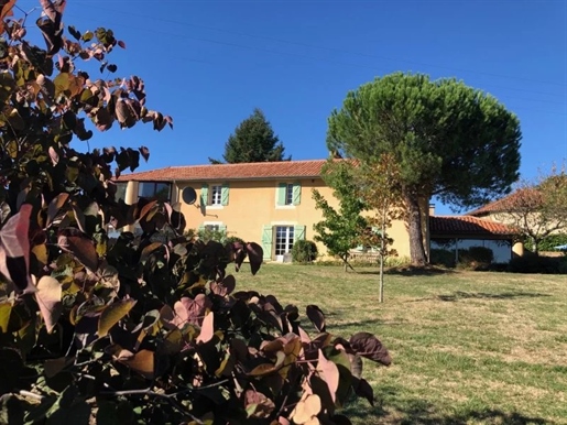 Maison Gersoise rénové par architecte avec piscine et vue magnifique