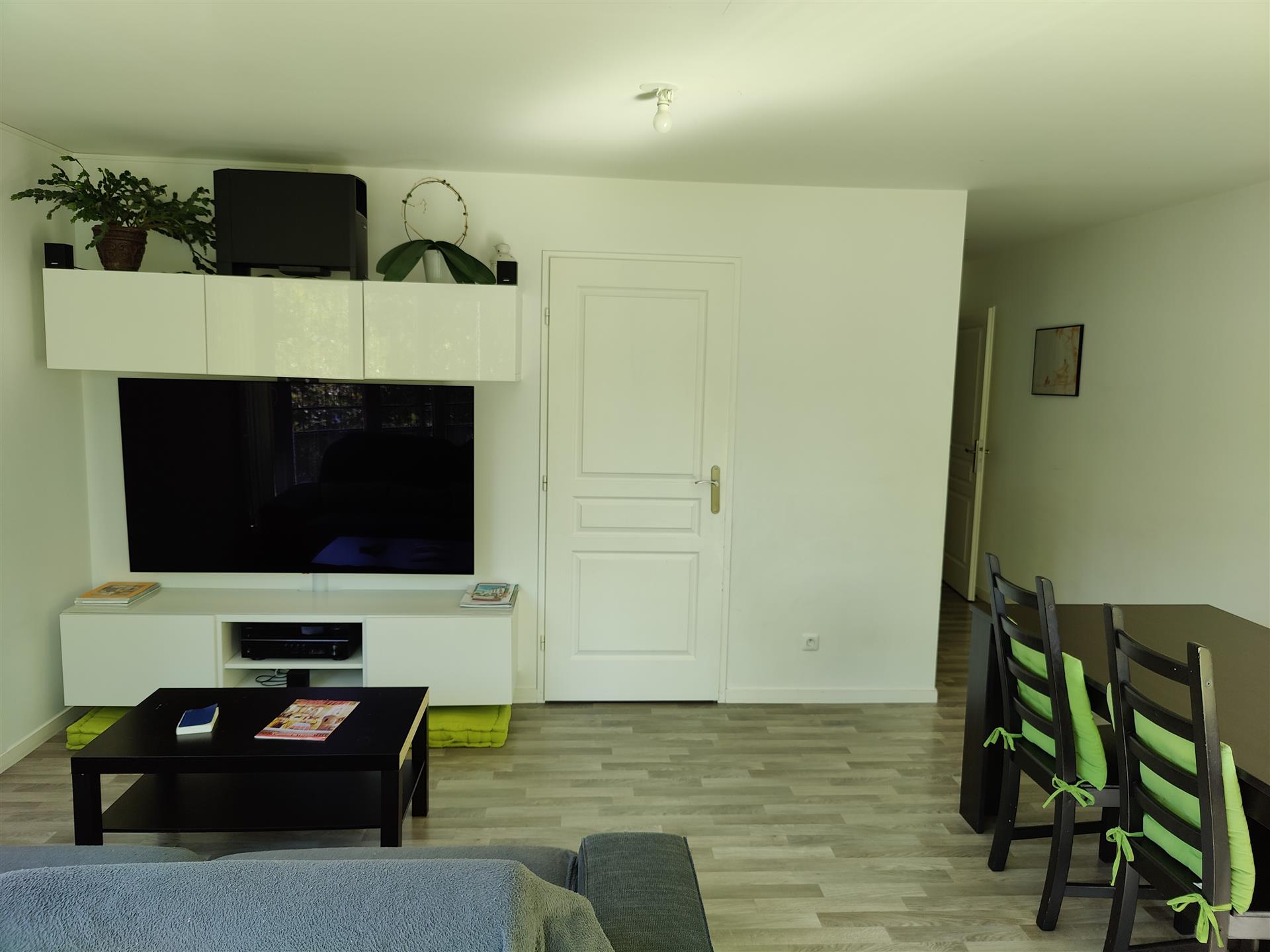 Apartament frumos și luminos cu 4 camere pe malul Senei