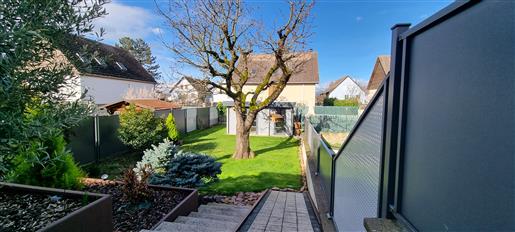 Muntzenheim: Beautiful 4/5 room house with garage, garden with trees 